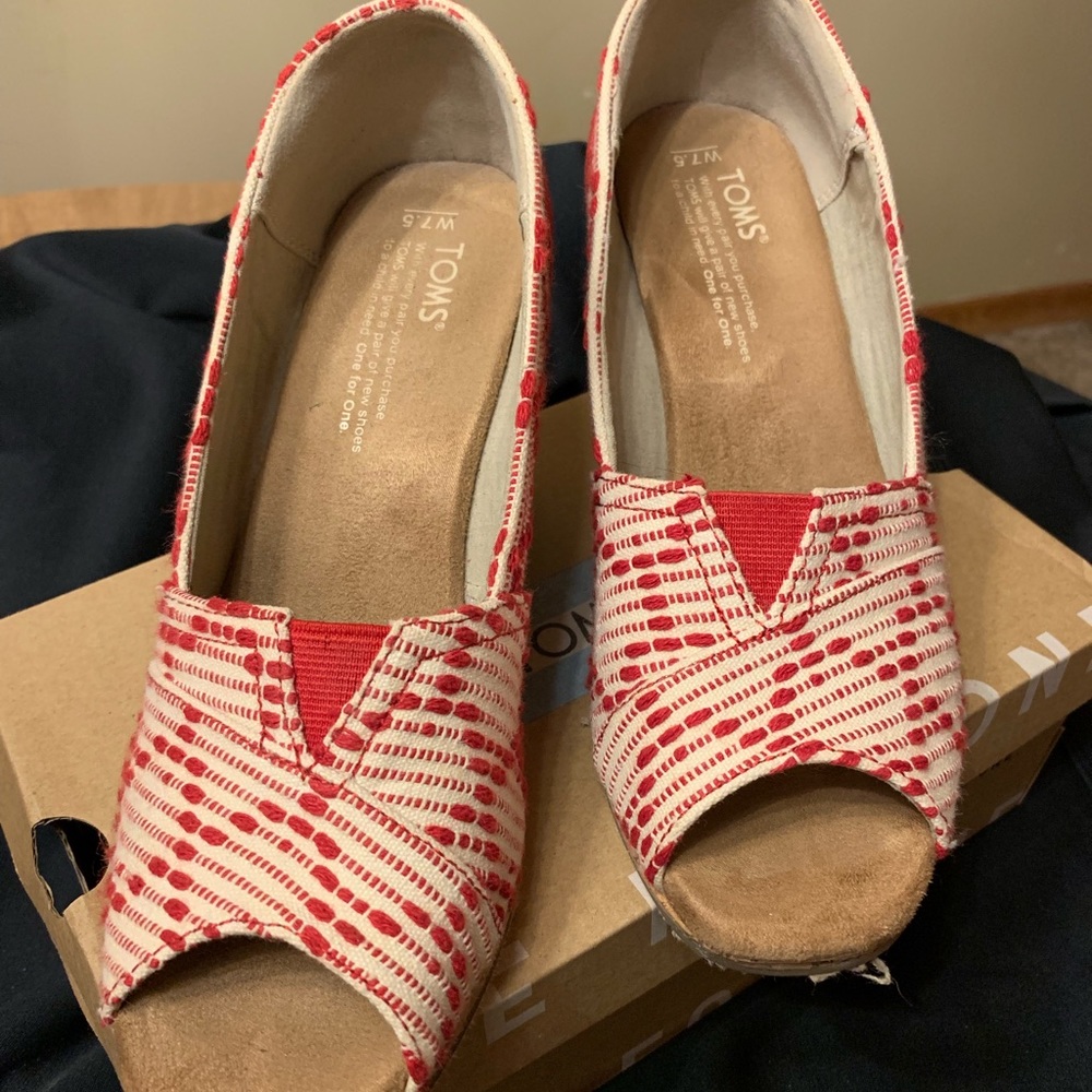 Toms Red Wedge